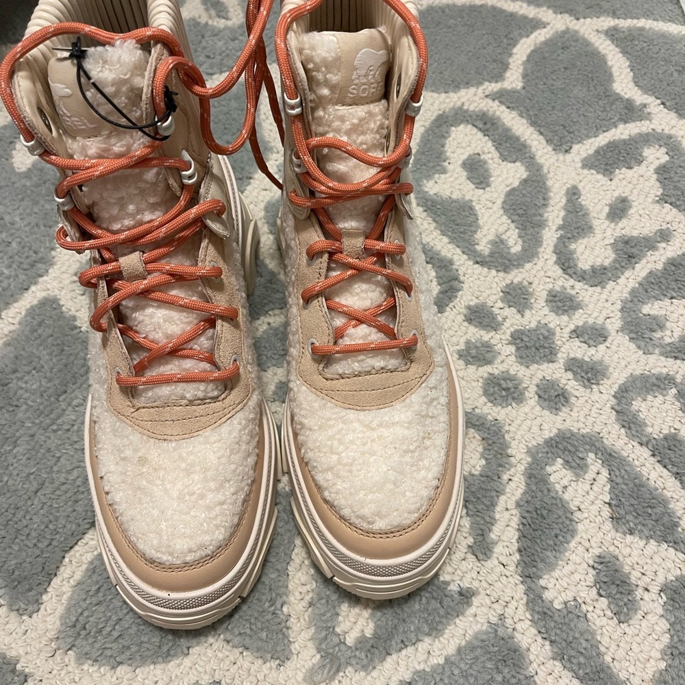 Brex Cozy Sorel boots size 7.5